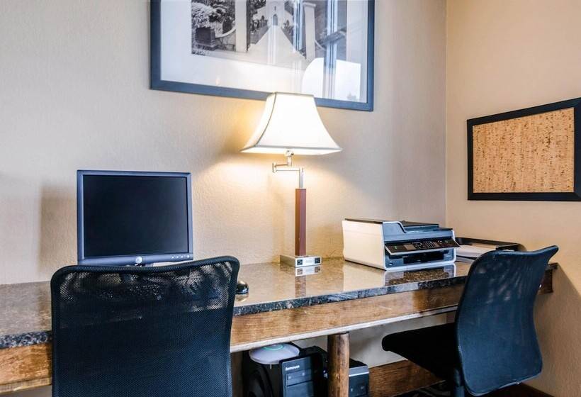 בית מלון כפרי Quality Inn & Suites