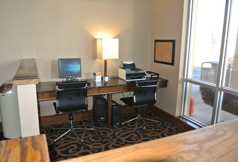 בית מלון כפרי Quality Inn & Suites