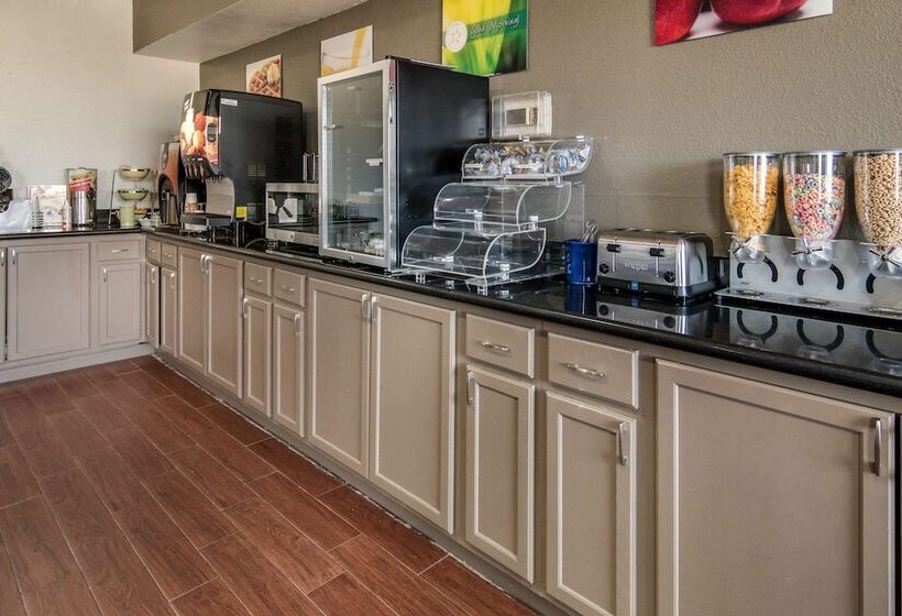 בית מלון כפרי Quality Inn & Suites