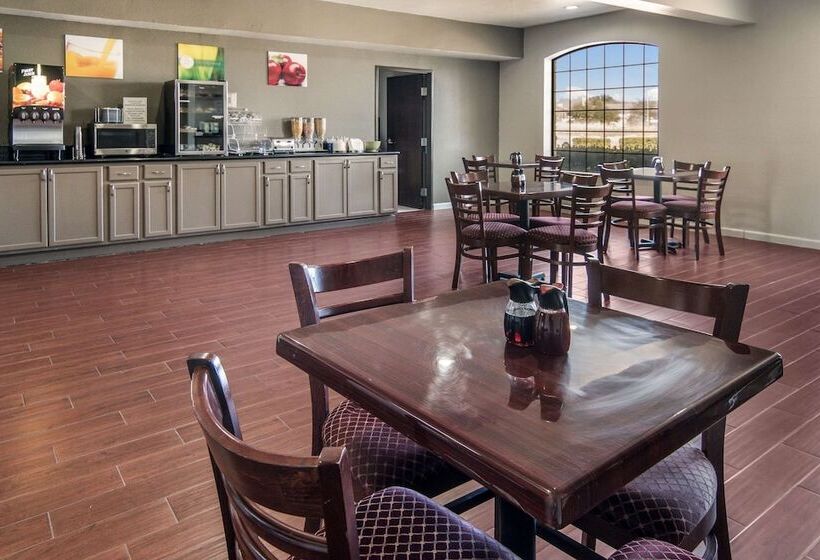 בית מלון כפרי Quality Inn & Suites