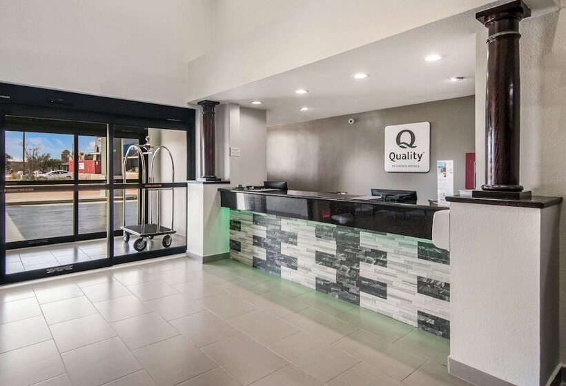 בית מלון כפרי Quality Inn & Suites