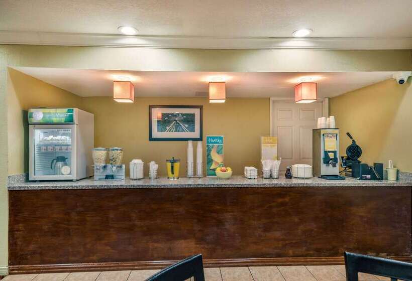 호텔 Quality Inn & Suites Garland   East Dallas