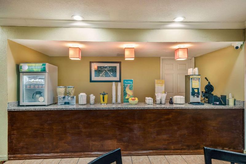호텔 Quality Inn & Suites Garland   East Dallas
