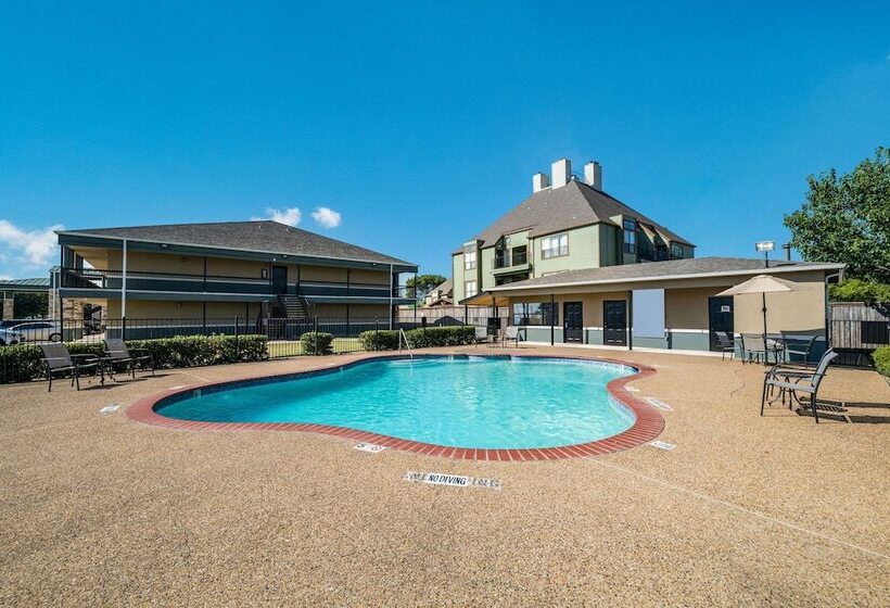 호텔 Quality Inn & Suites Garland   East Dallas