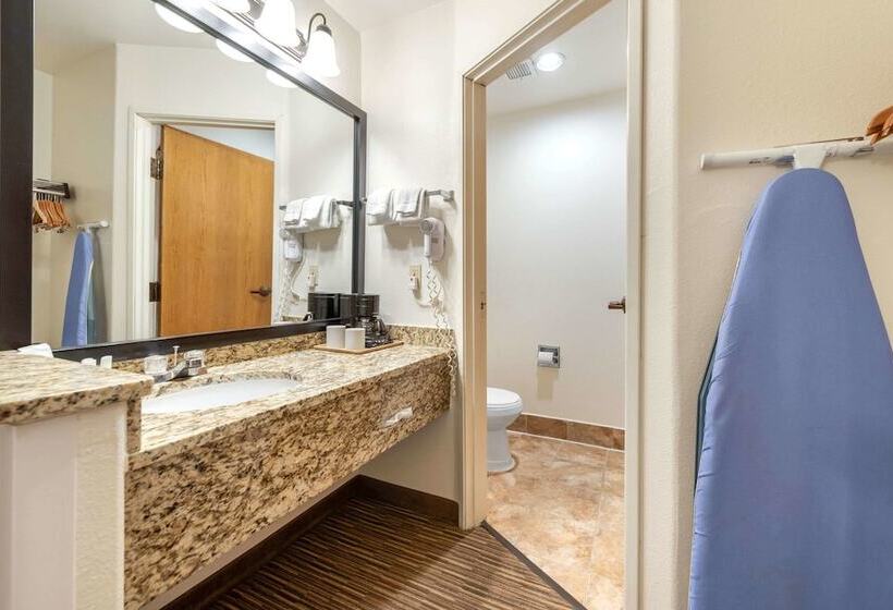 فندق Quality Inn & Suites Limon