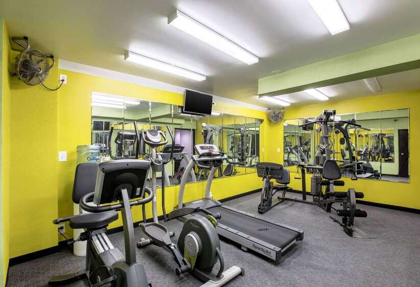 Отель Quality Inn & Suites Near I480 And I29