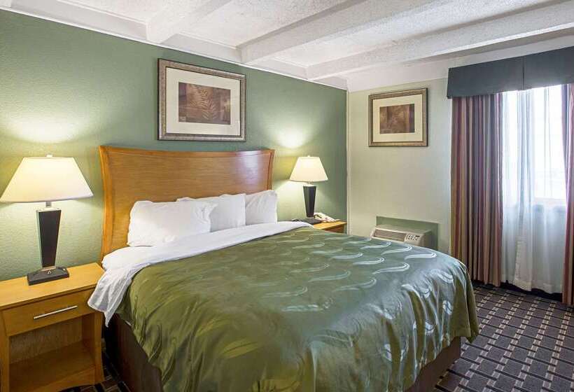 هتل Quality Inn & Suites Near I480 And I29