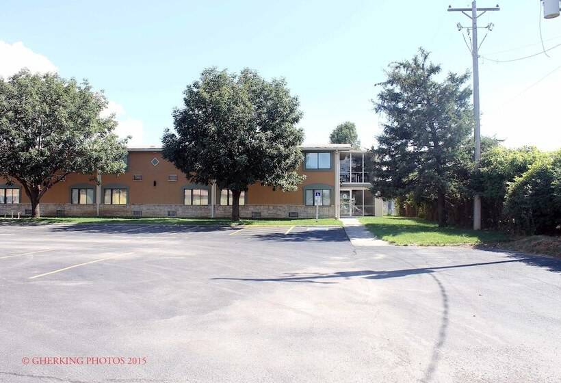 Отель Quality Inn & Suites Near I480 And I29