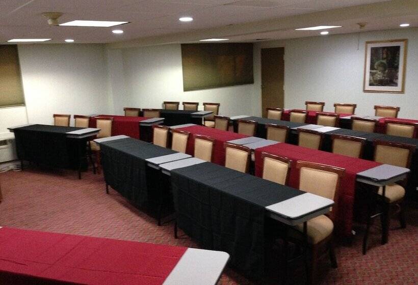 هتل Quality Inn & Suites Near I480 And I29