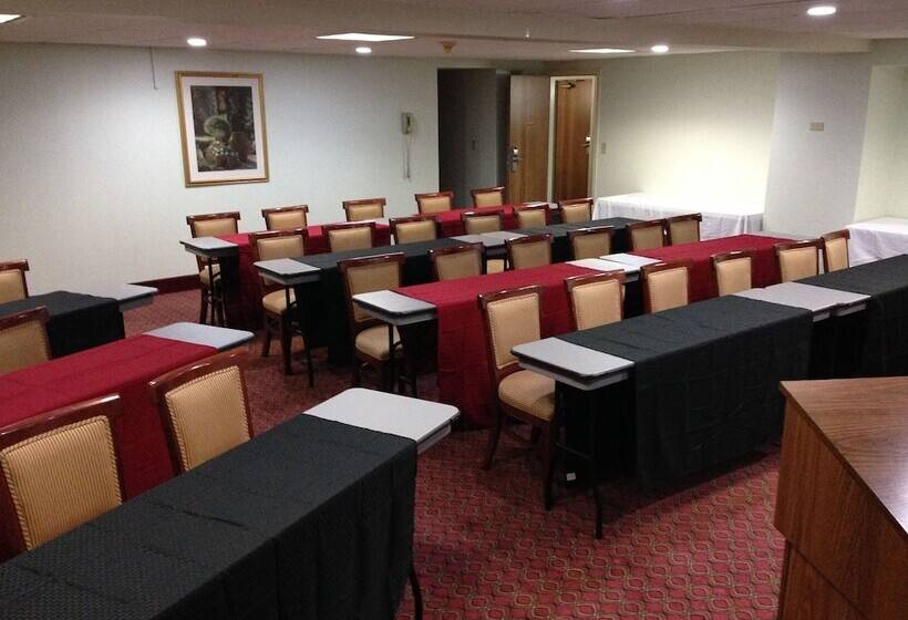 هتل Quality Inn & Suites Near I480 And I29