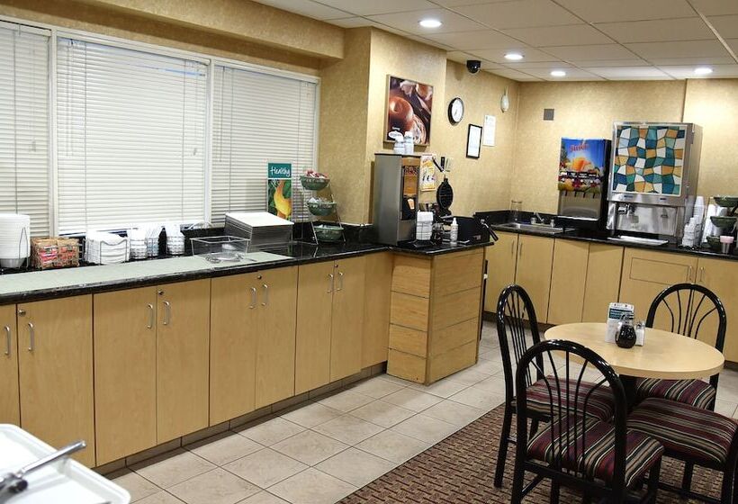 Отель Quality Inn & Suites Near I480 And I29