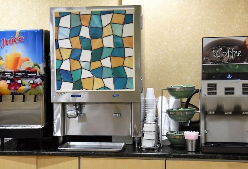 Отель Quality Inn & Suites Near I480 And I29