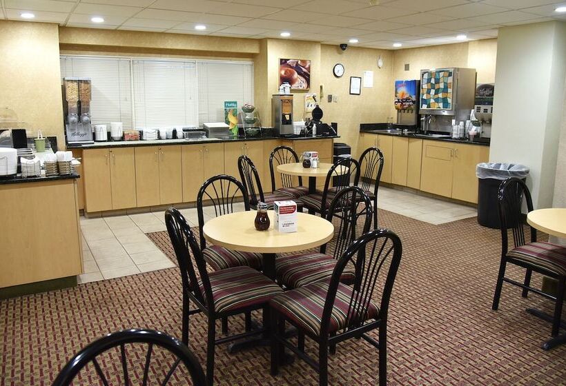 Отель Quality Inn & Suites Near I480 And I29