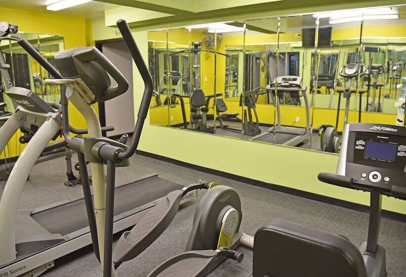 Отель Quality Inn & Suites Near I480 And I29