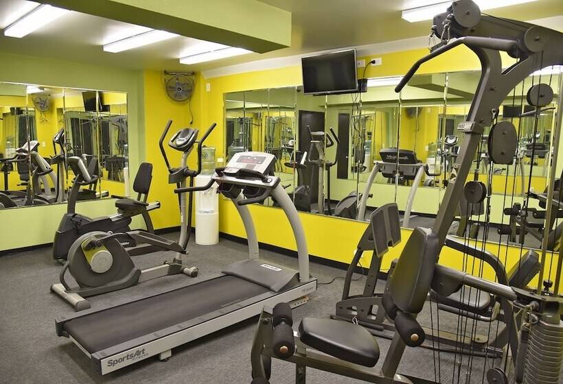 Отель Quality Inn & Suites Near I480 And I29