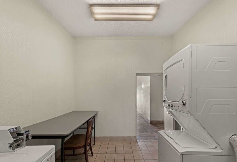 Отель Quality Inn & Suites Near I480 And I29