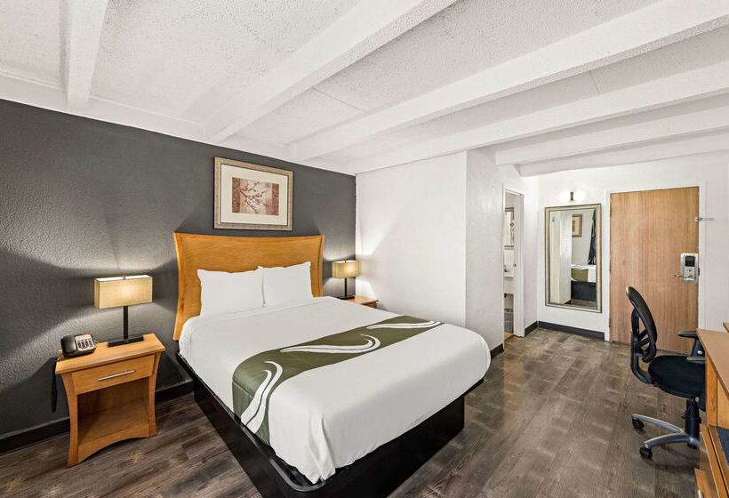 Отель Quality Inn & Suites Near I480 And I29
