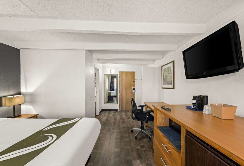 Отель Quality Inn & Suites Near I480 And I29