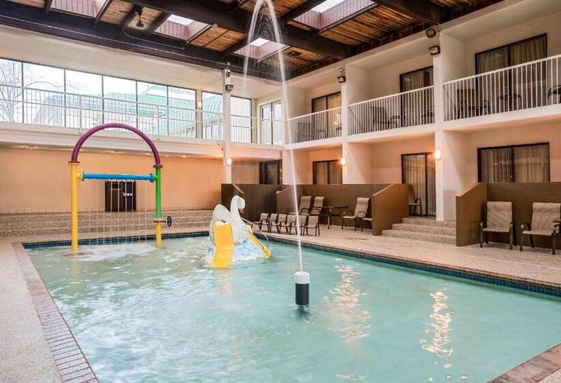 Ramada By Wyndham Plymouth Hotel & Conference Center