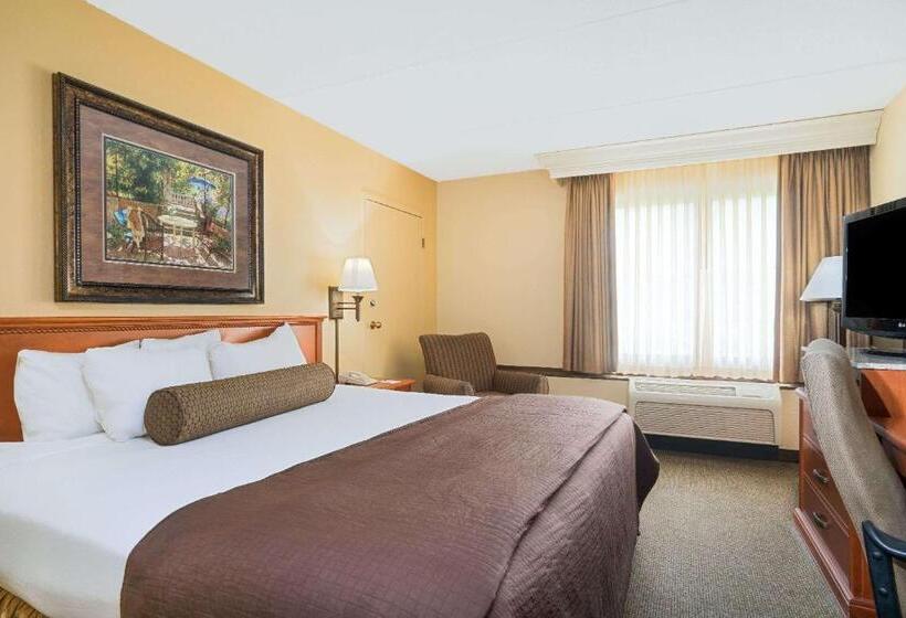 Ramada By Wyndham Plymouth Hotel & Conference Center