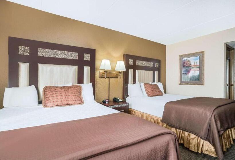 Ramada By Wyndham Plymouth Hotel & Conference Center