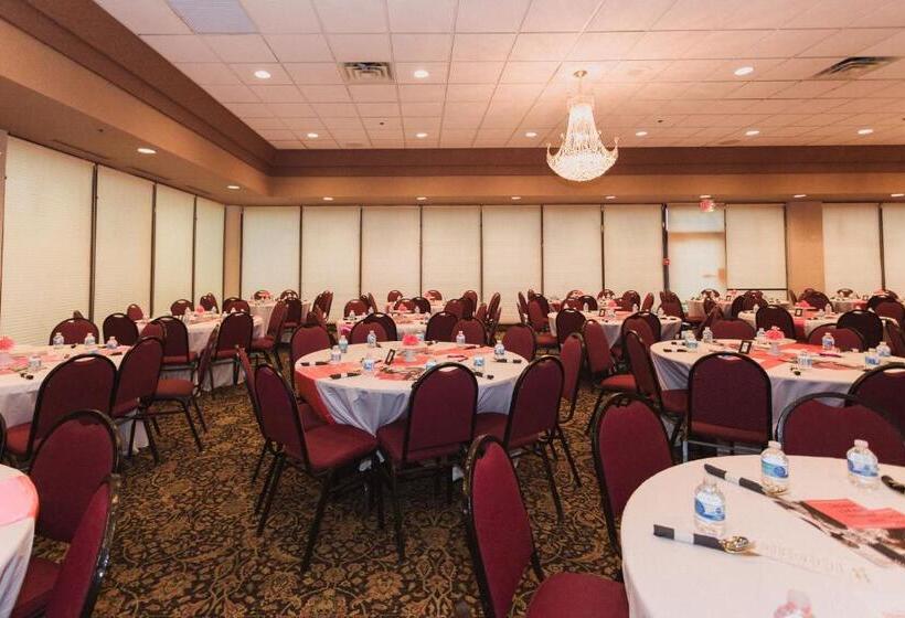 Ramada By Wyndham Plymouth Hotel & Conference Center