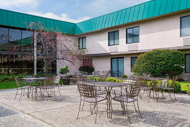 Ramada By Wyndham Plymouth Hotel & Conference Center