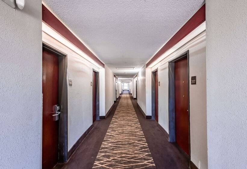 فندق Clarion Pointe