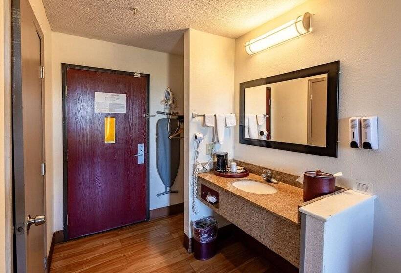 فندق Clarion Pointe