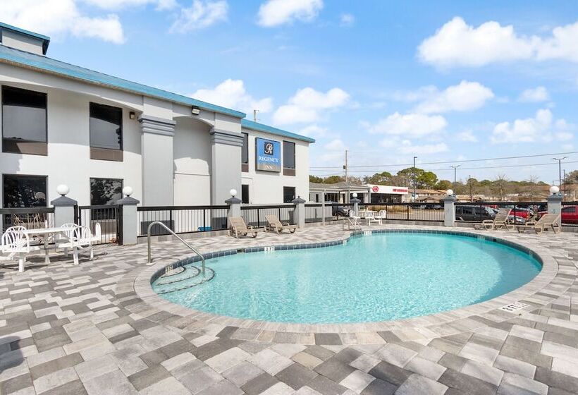 فندق Regency Inn Near Boardwalk & Hurlburt Field