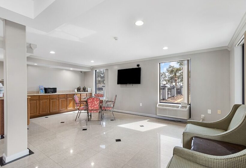 فندق Regency Inn Near Boardwalk & Hurlburt Field