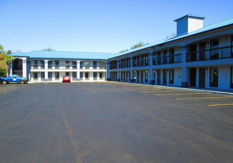 فندق Regency Inn Near Boardwalk & Hurlburt Field