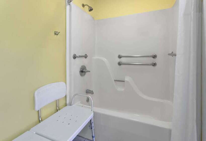 فندق Super 8 By Wyndham Breaux Bridge