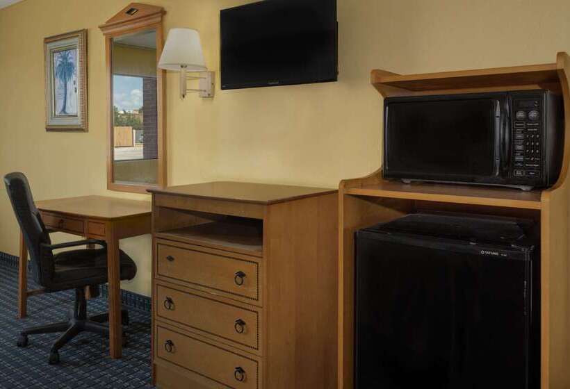 فندق Super 8 By Wyndham Breaux Bridge