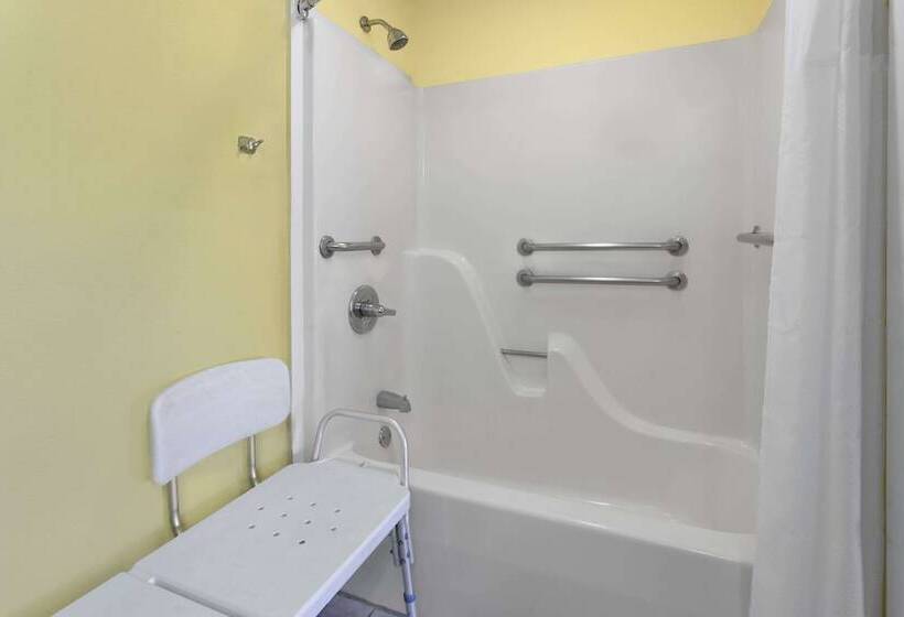 فندق Super 8 By Wyndham Breaux Bridge