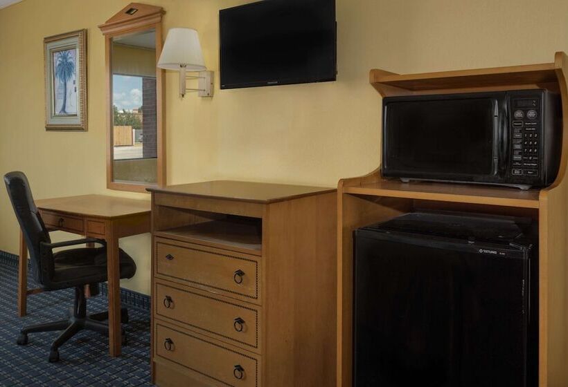 فندق Super 8 By Wyndham Breaux Bridge