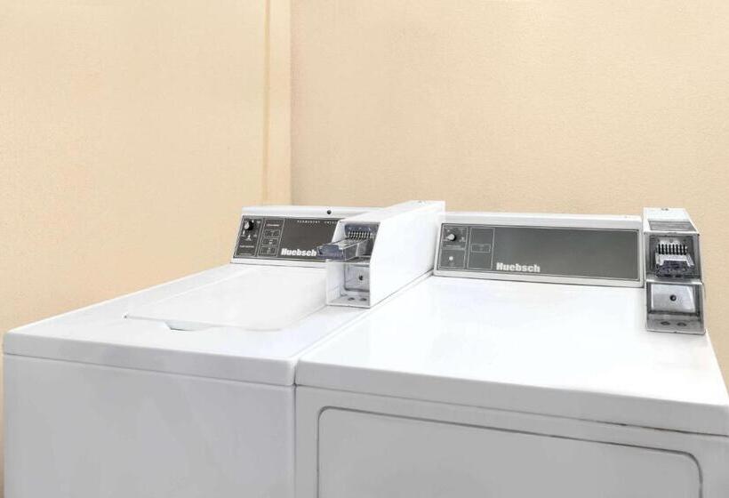 ホテル Super 8 By Wyndham Hattiesburg South