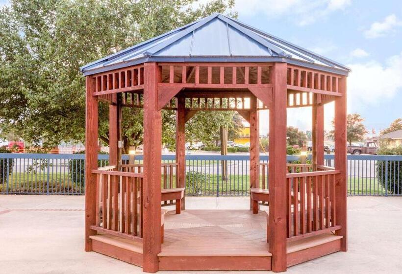 ホテル Super 8 By Wyndham Hattiesburg South