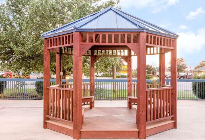 ホテル Super 8 By Wyndham Hattiesburg South