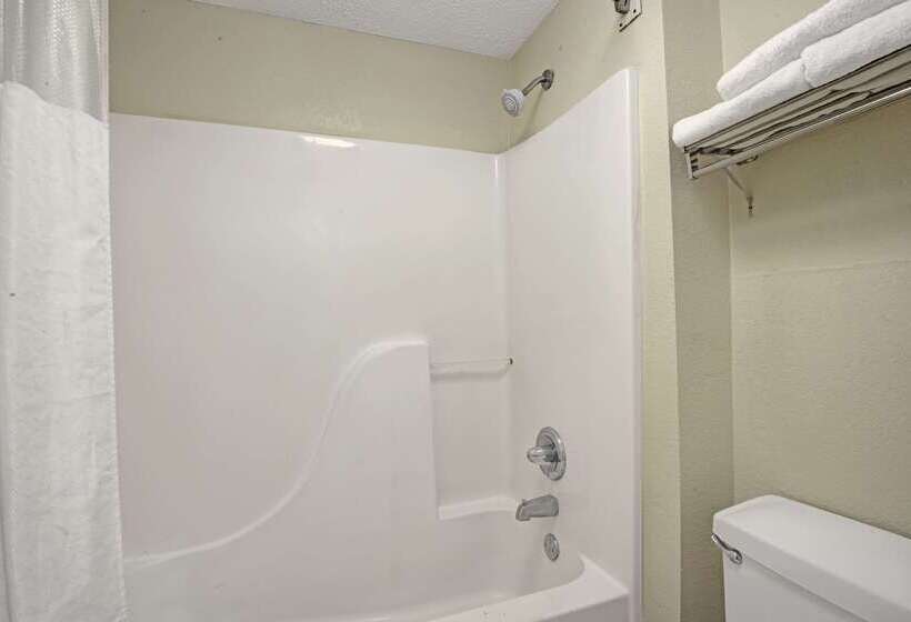 فندق Travelodge By Wyndham Montgomery East