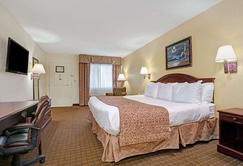 هتل Travelodge By Wyndham Montgomery East