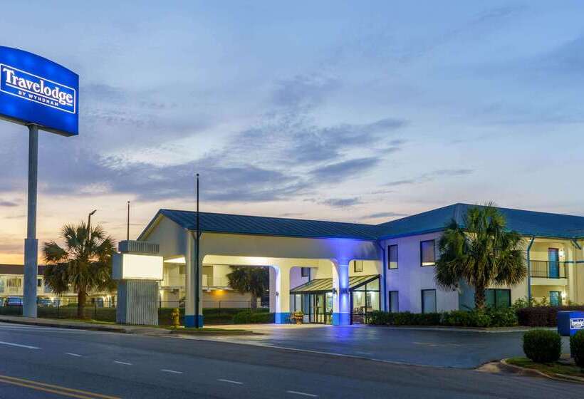 فندق Travelodge By Wyndham Montgomery East