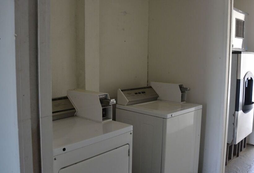 فندق Travelodge By Wyndham Montgomery East