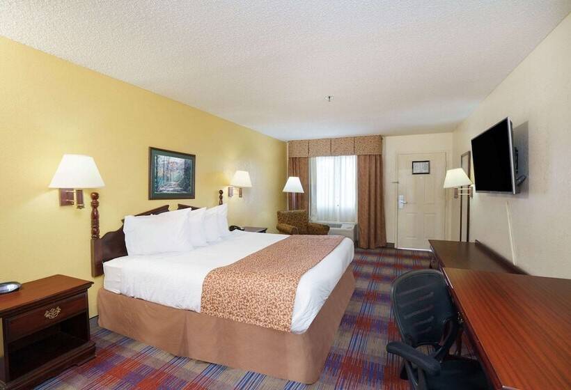 فندق Travelodge By Wyndham Montgomery East