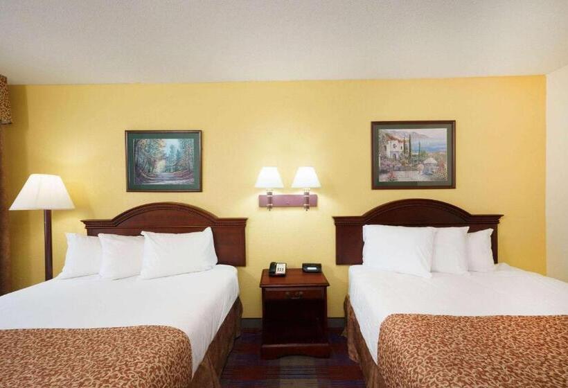 فندق Travelodge By Wyndham Montgomery East