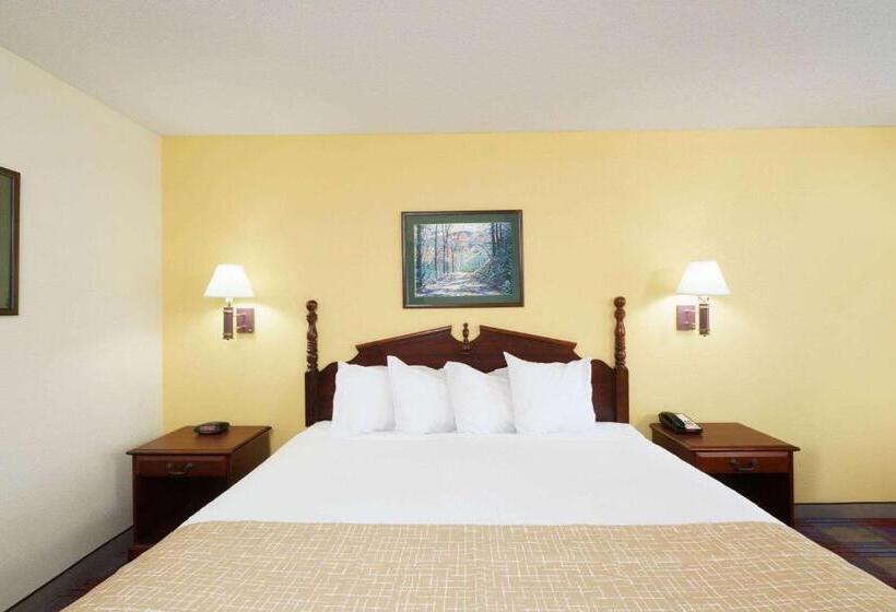 فندق Travelodge By Wyndham Montgomery East