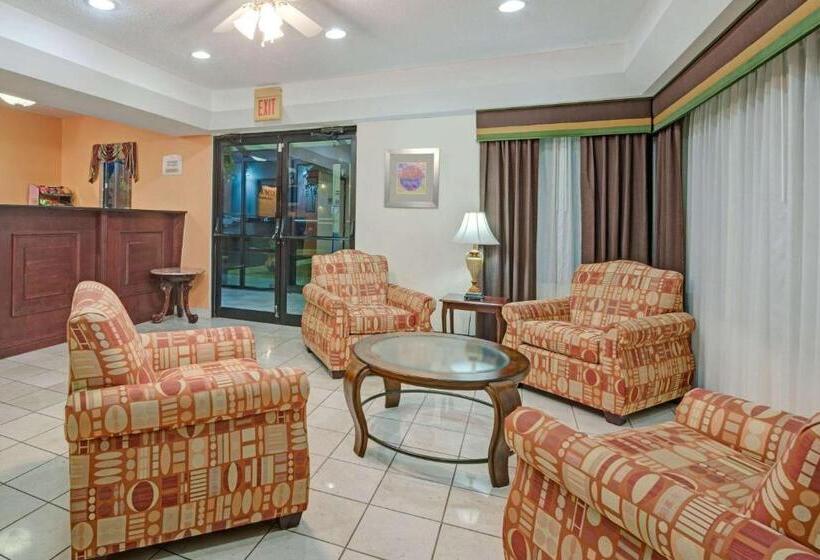 فندق Travelodge By Wyndham Montgomery East