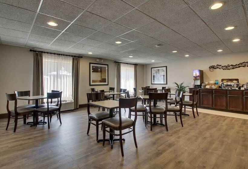 هتل Wingfield Inn & Suites