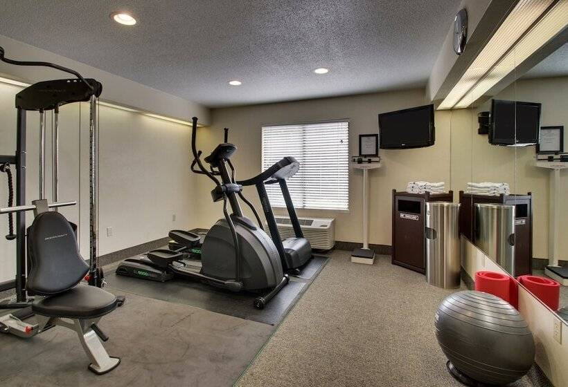 هتل Wingfield Inn & Suites