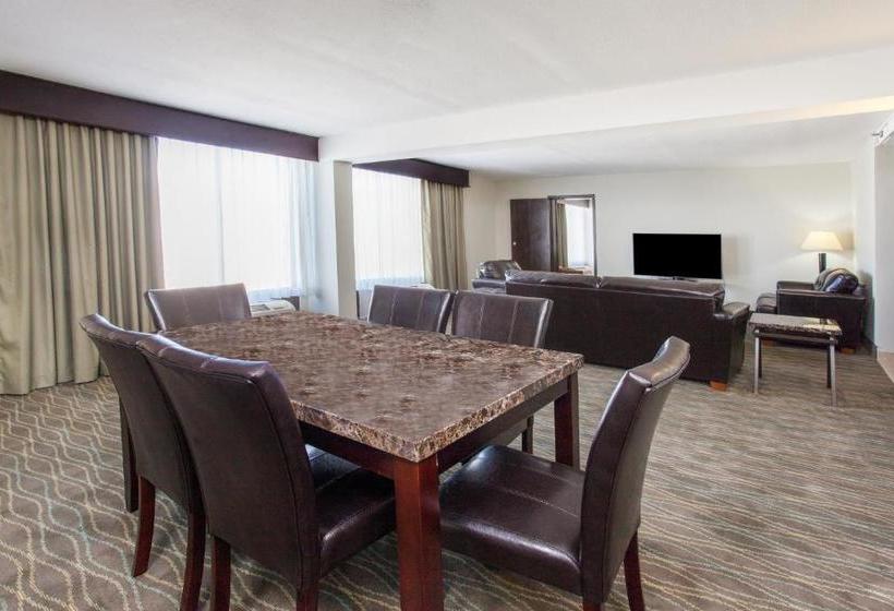 هتل Wyndham Garden Lafayette